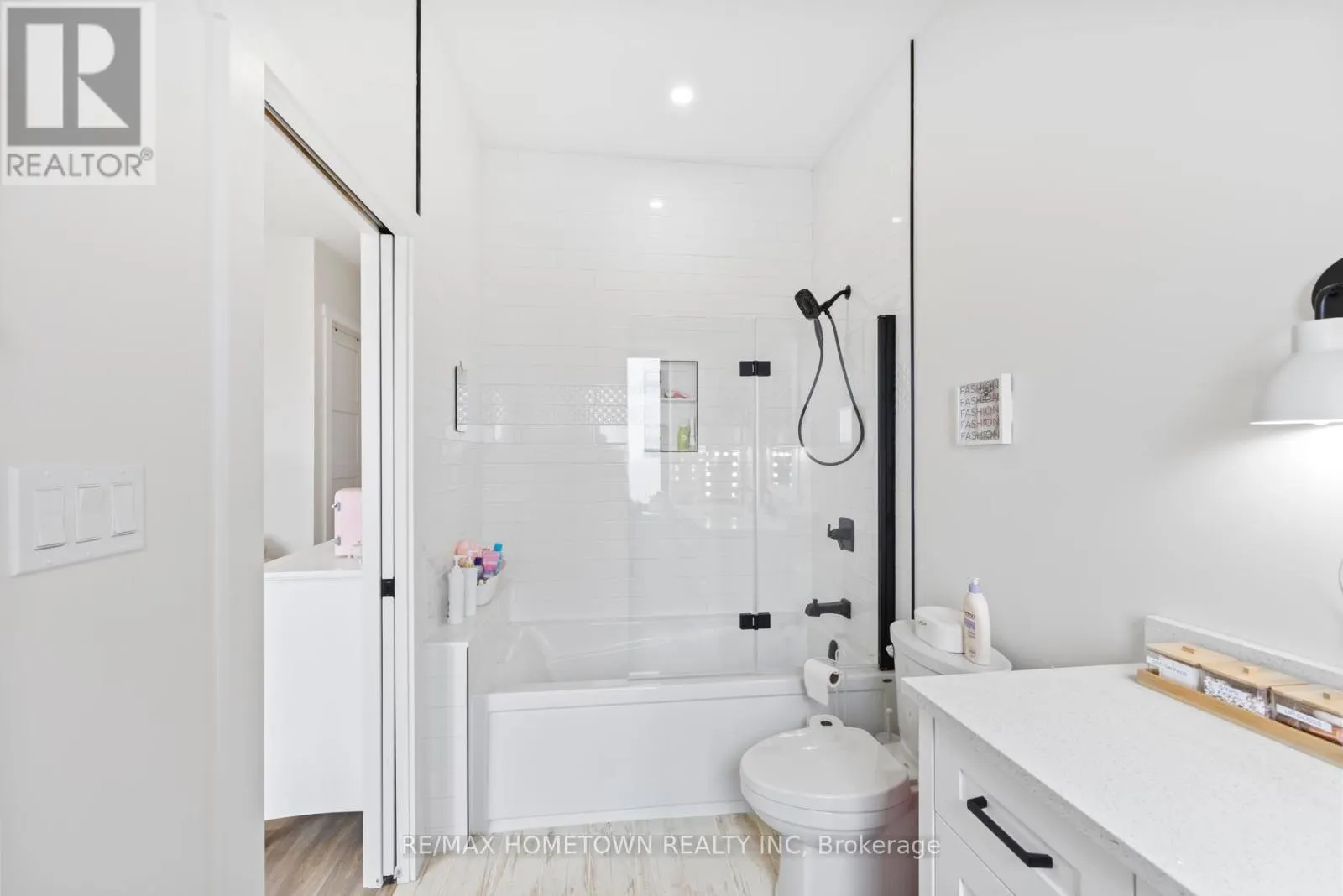 5 SHORESIDE WAY