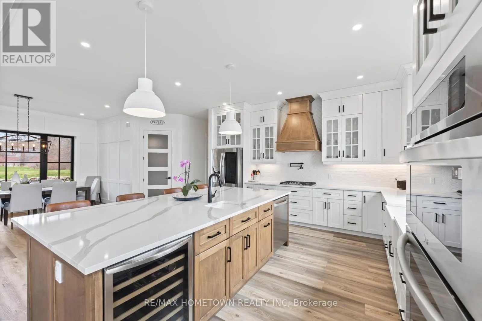 5 SHORESIDE WAY