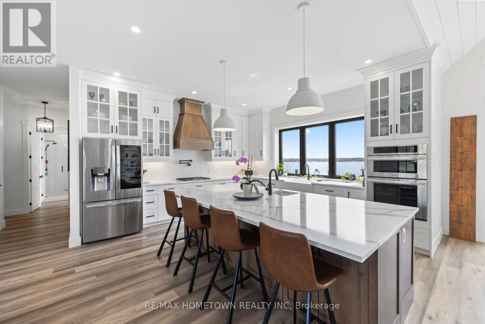 5 SHORESIDE WAY