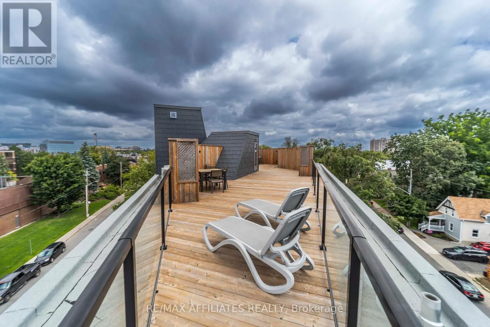 503 - 150 GREENFIELD AVENUE