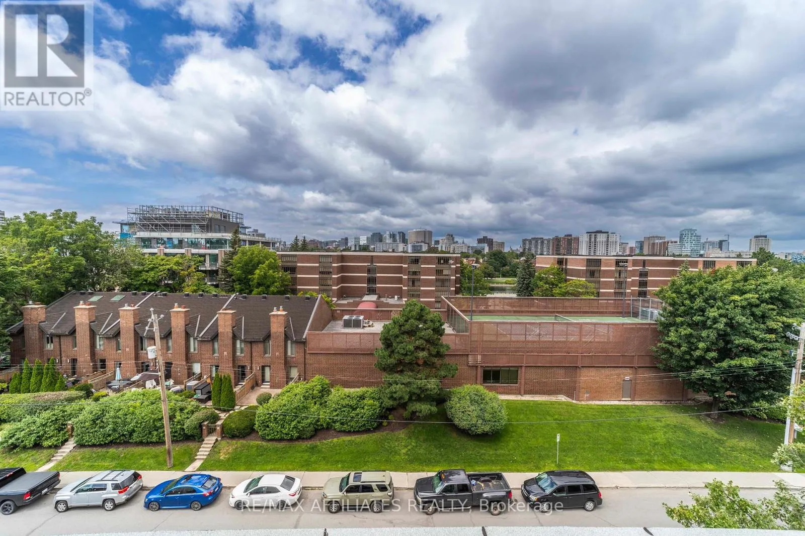 503 - 150 GREENFIELD AVENUE