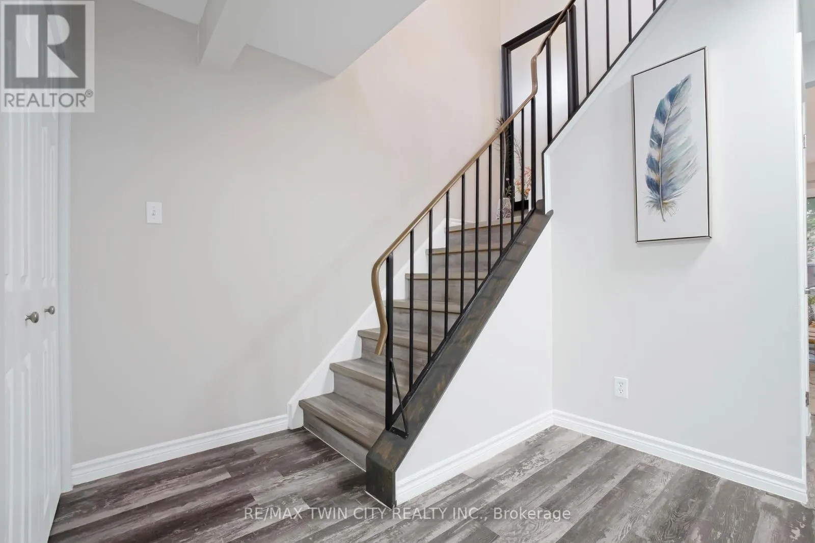 60 - 770 FANSHAWE PARK ROAD E