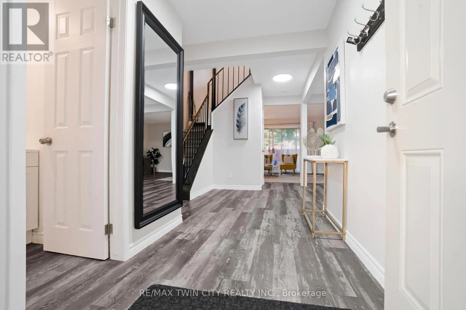 60 - 770 FANSHAWE PARK ROAD E