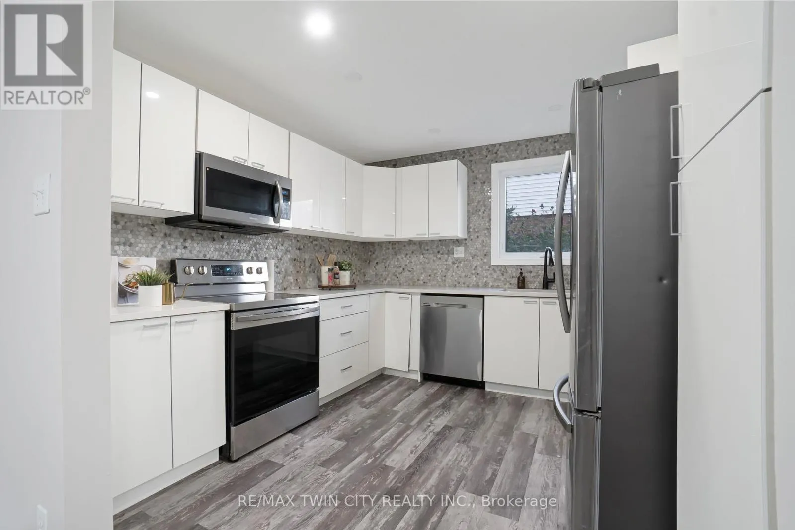 60 - 770 FANSHAWE PARK ROAD E