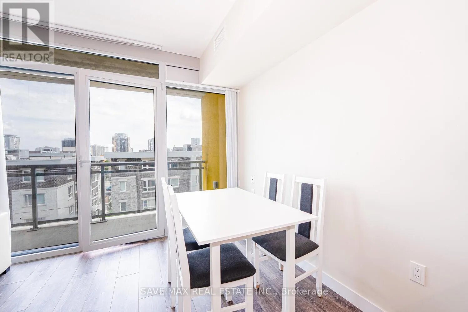 405 - 257 HEMLOCK STREET