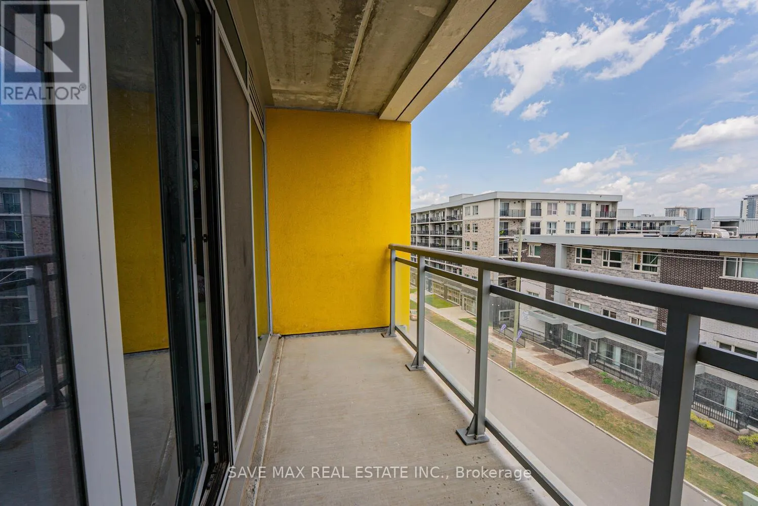 405 - 257 HEMLOCK STREET