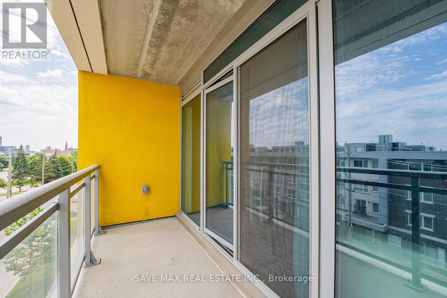 405 - 257 HEMLOCK STREET