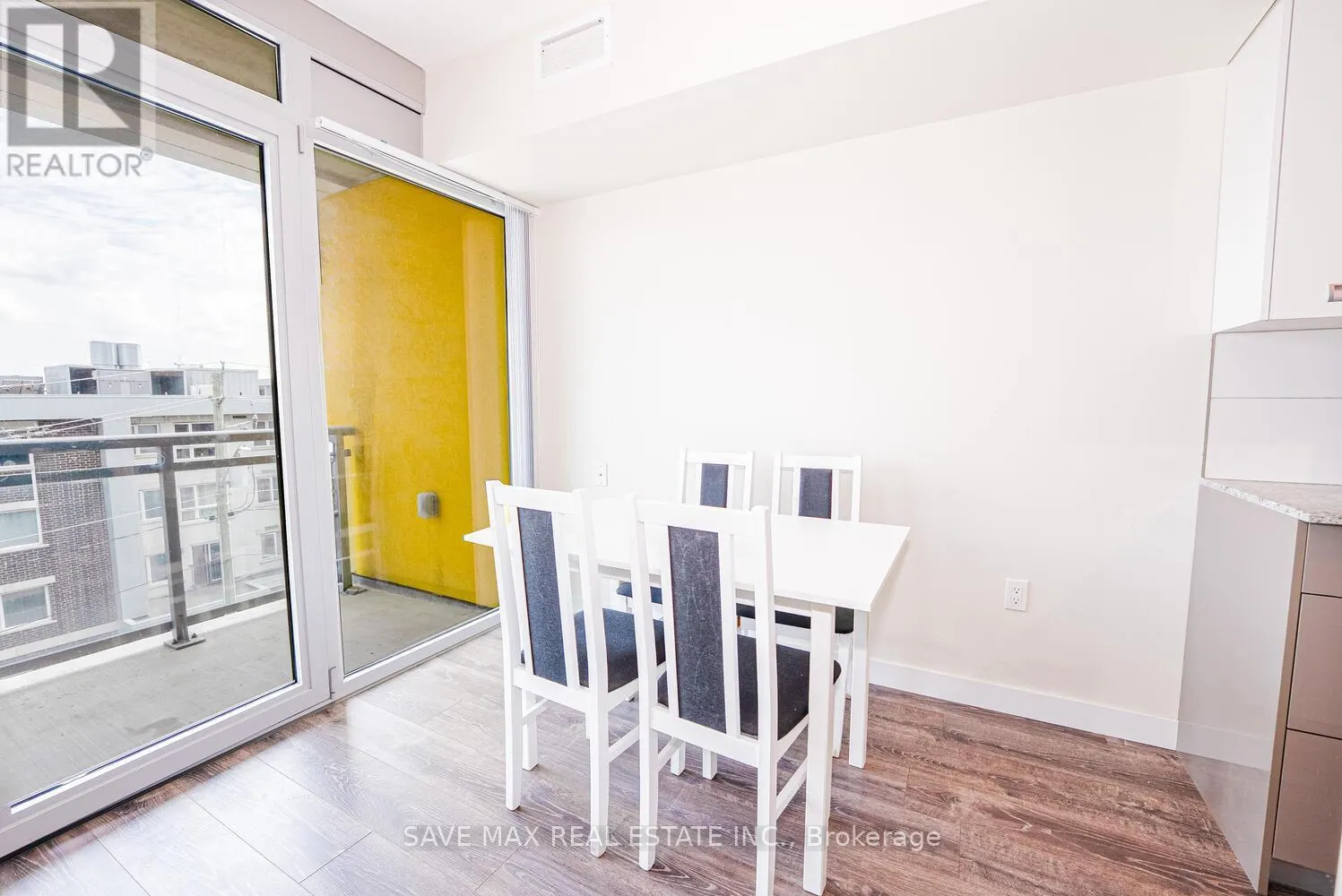 405 - 257 HEMLOCK STREET
