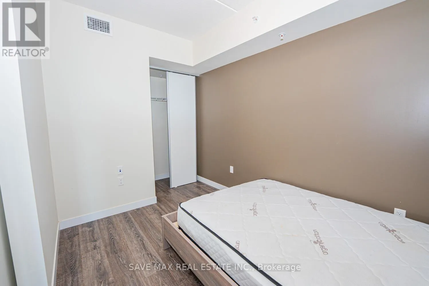 405 - 257 HEMLOCK STREET