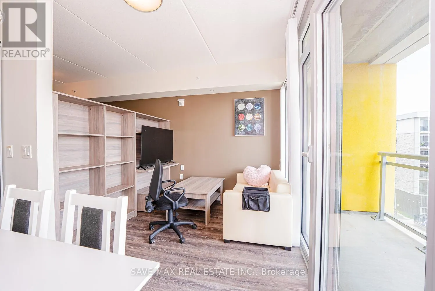 405 - 257 HEMLOCK STREET