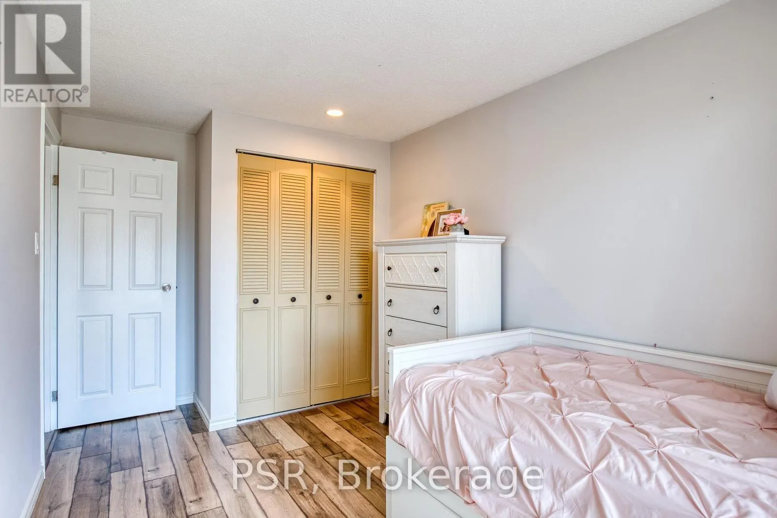 20 - 11 GRAND RIVER BOULEVARD
