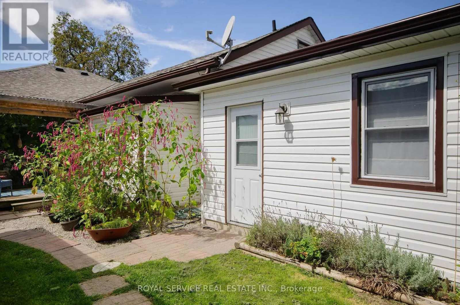87 HOPE STREET N