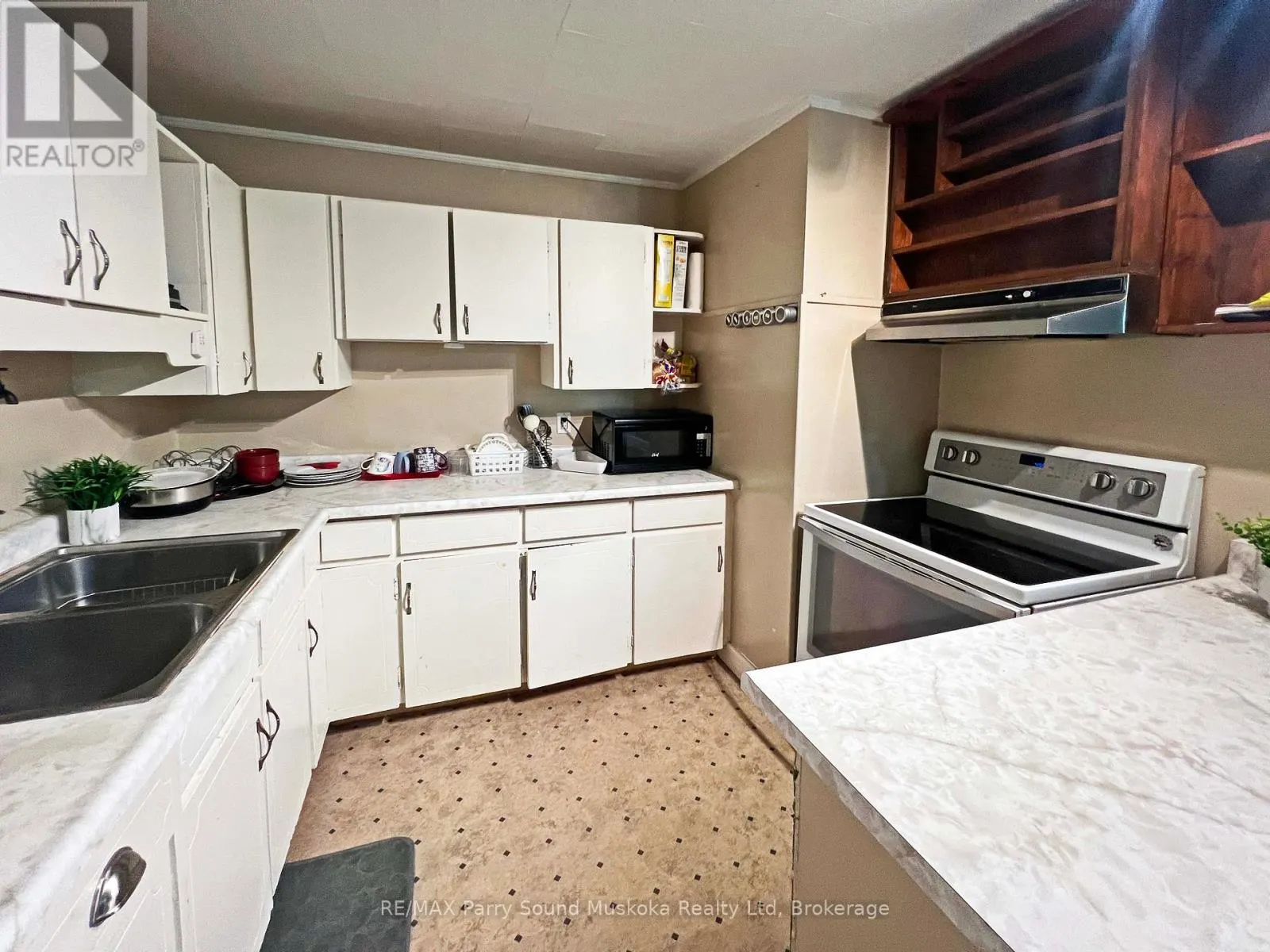 46 WAUBEEK STREET