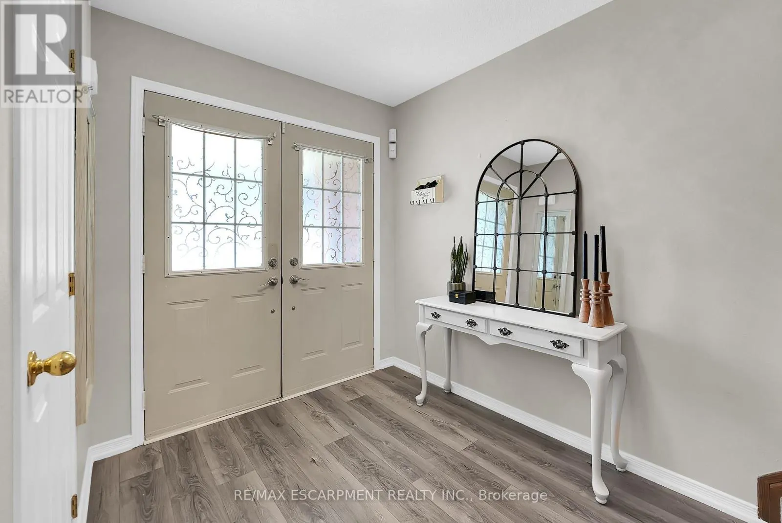 6 SOUTHBROOK DRIVE