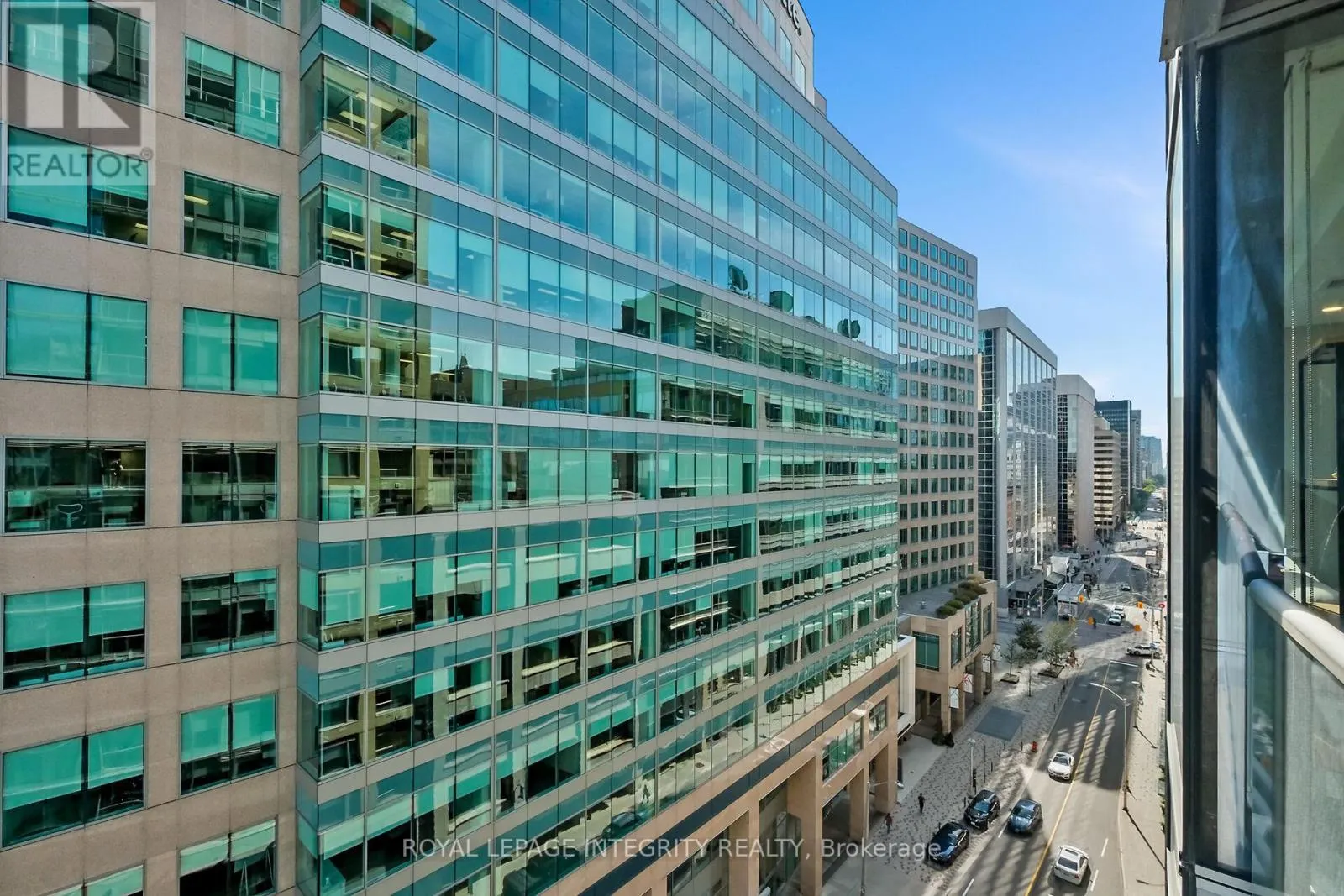 911 - 101 QUEEN STREET