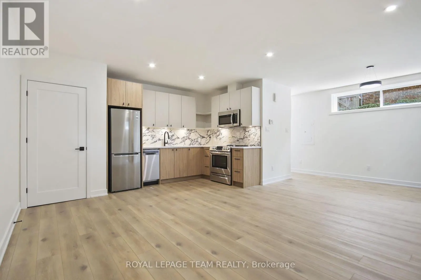 B2 - 241 BREEZEHILL AVENUE S