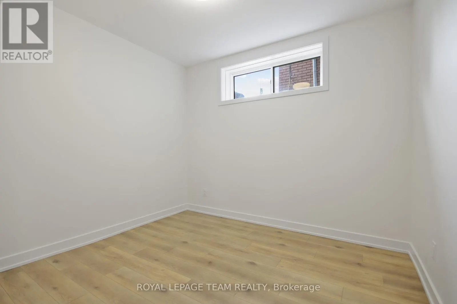 B2 - 241 BREEZEHILL AVENUE S
