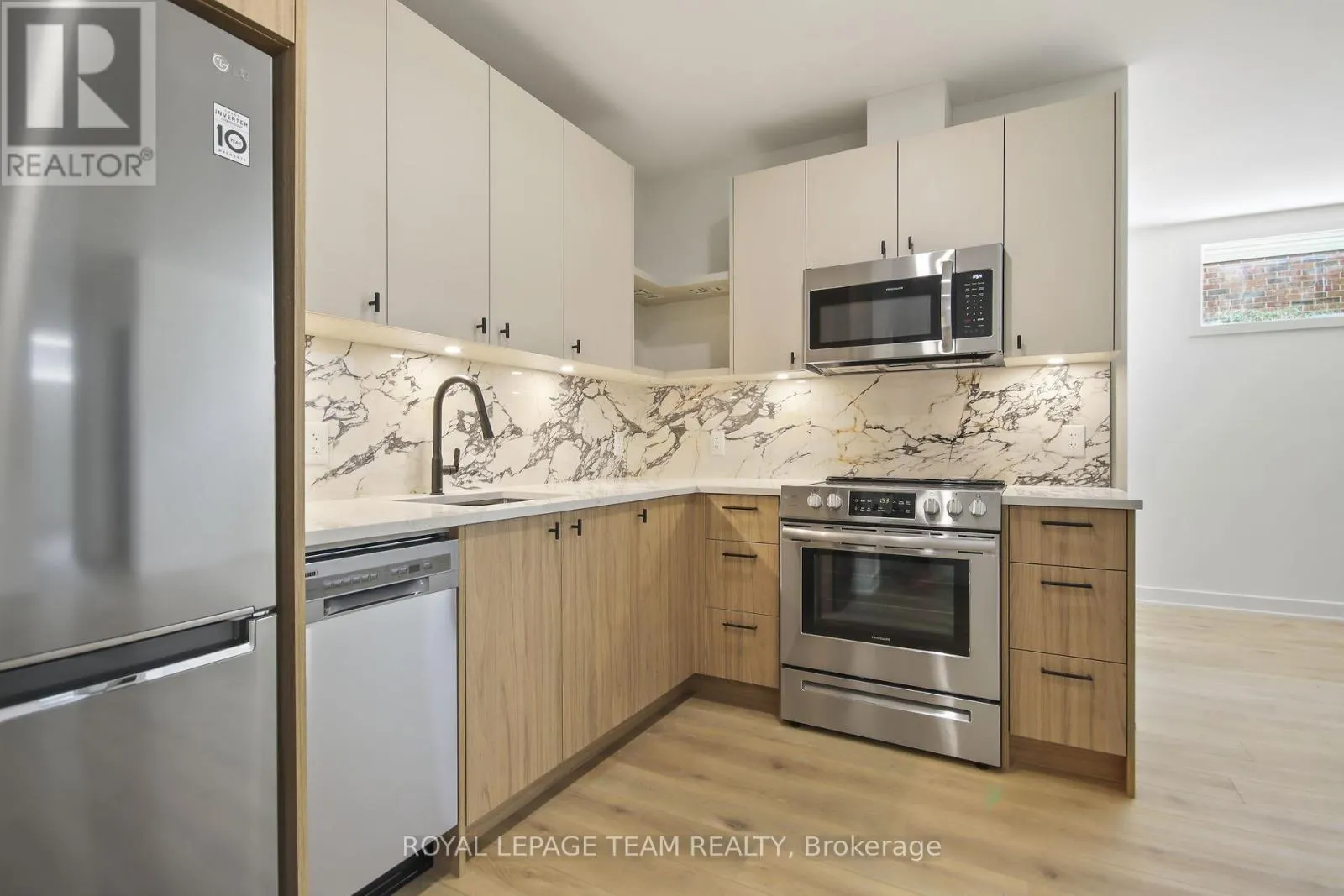 B2 - 241 BREEZEHILL AVENUE S