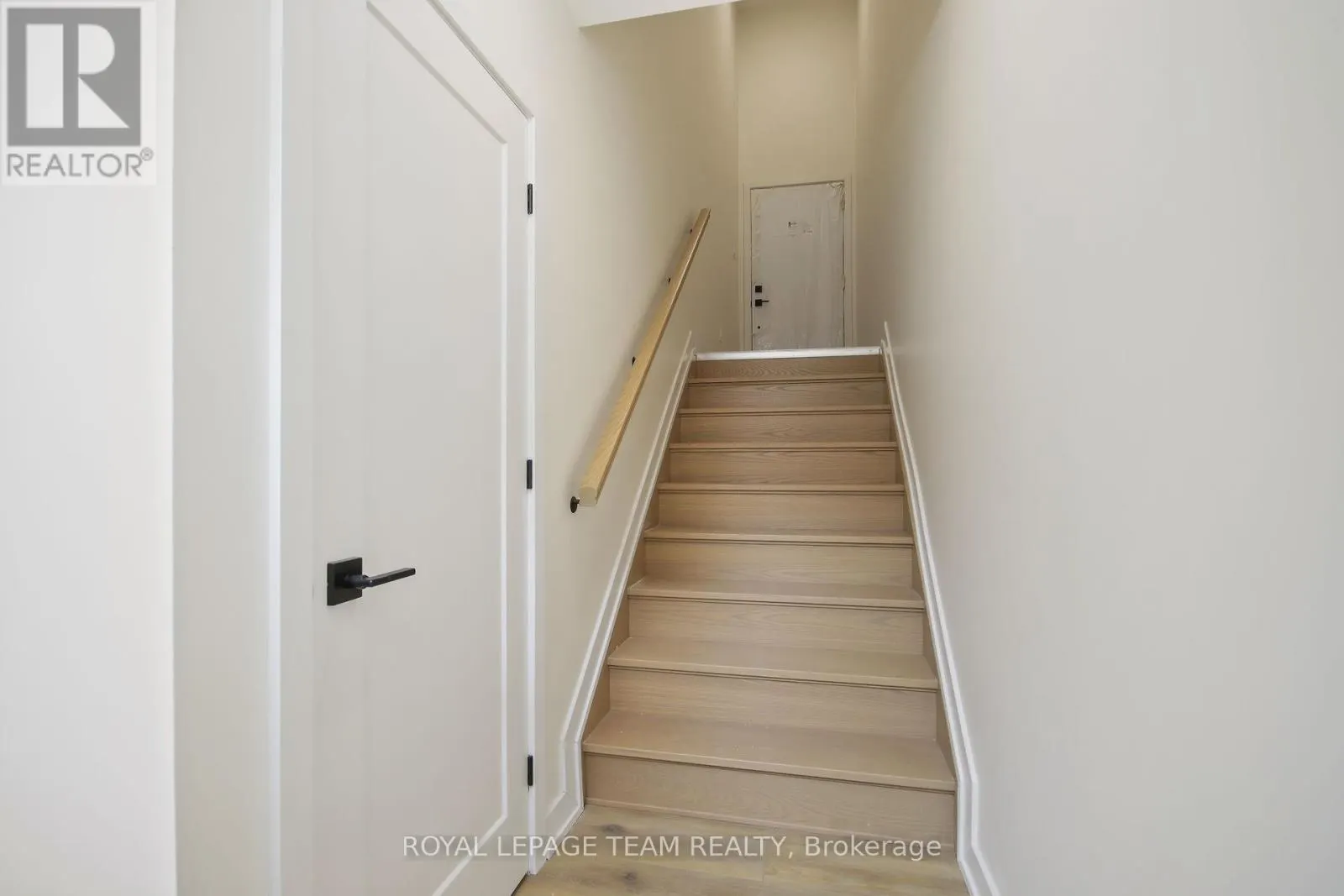 B2 - 241 BREEZEHILL AVENUE S