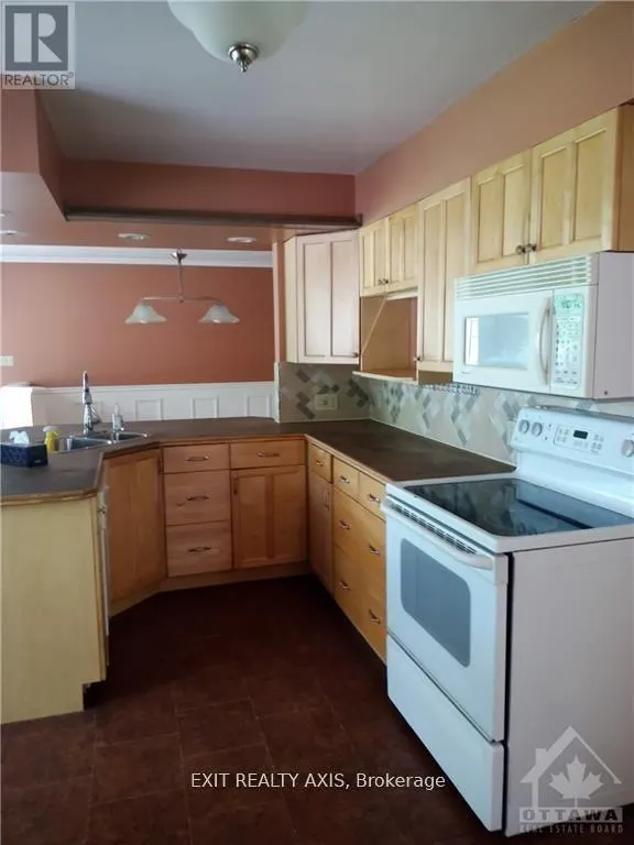 11 & 13 BAYVIEW CRESCENT