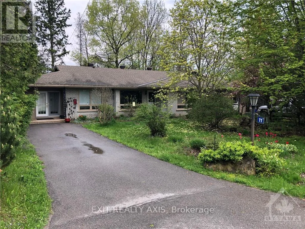 11 & 13 BAYVIEW CRESCENT