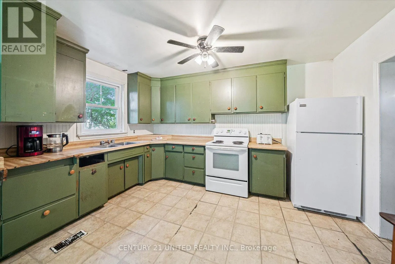 872 COUNTY ROAD 2