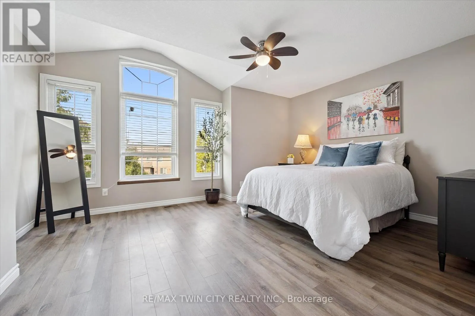 29 - 555 CHABLIS DRIVE