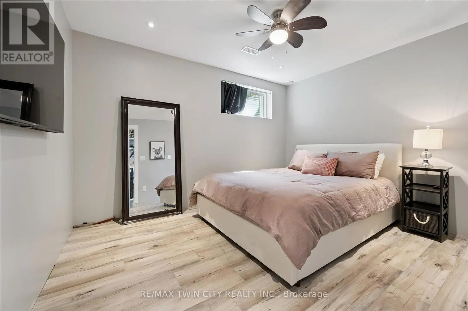 29 - 555 CHABLIS DRIVE