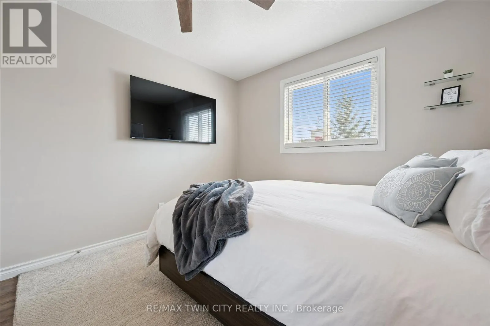 29 - 555 CHABLIS DRIVE