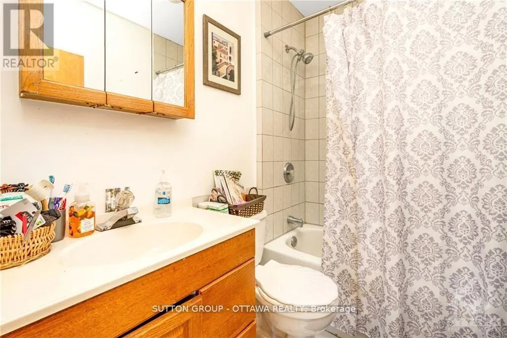 846 ST LAURENT BOULEVARD