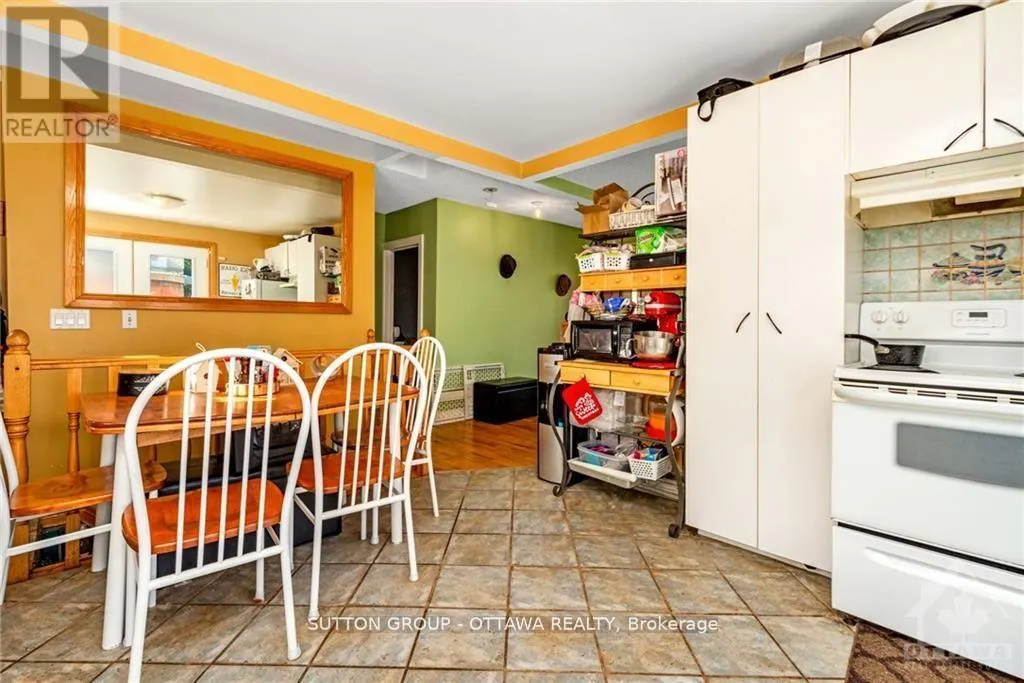 846 ST LAURENT BOULEVARD