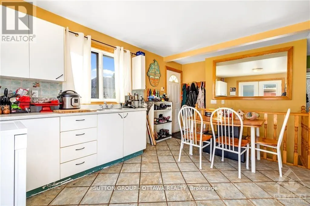 846 ST LAURENT BOULEVARD