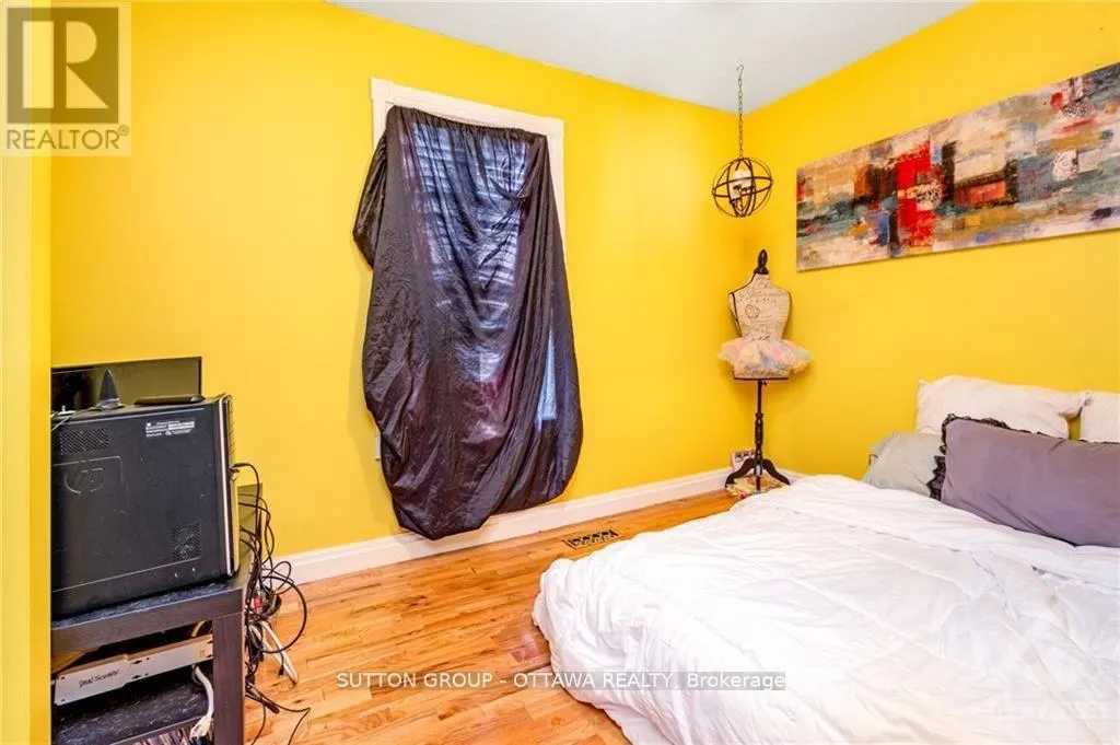 846 ST LAURENT BOULEVARD