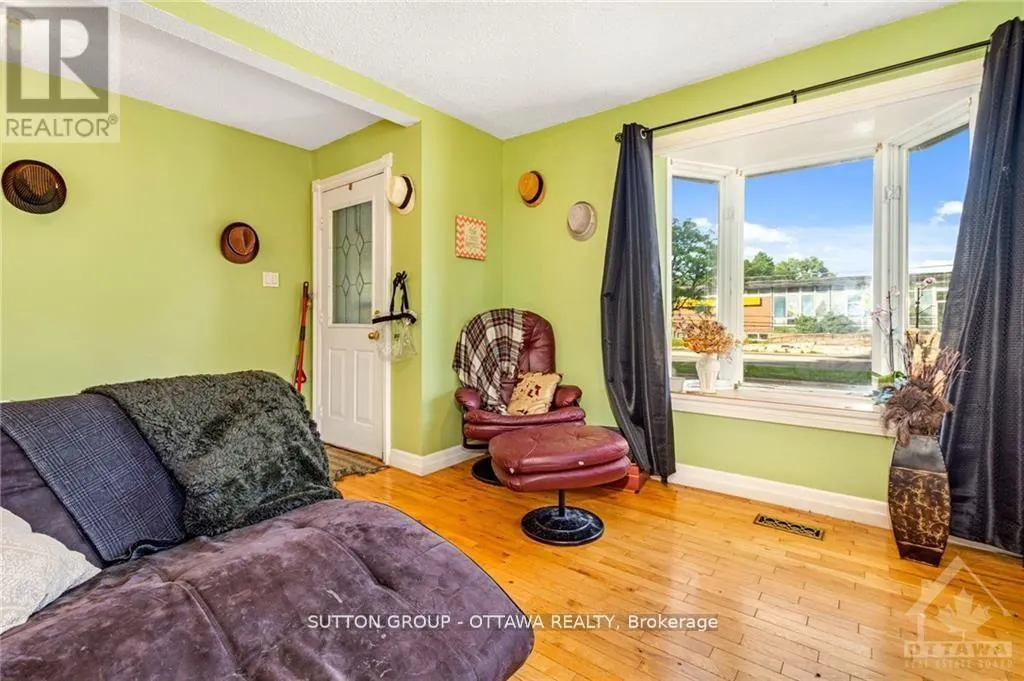 846 ST LAURENT BOULEVARD