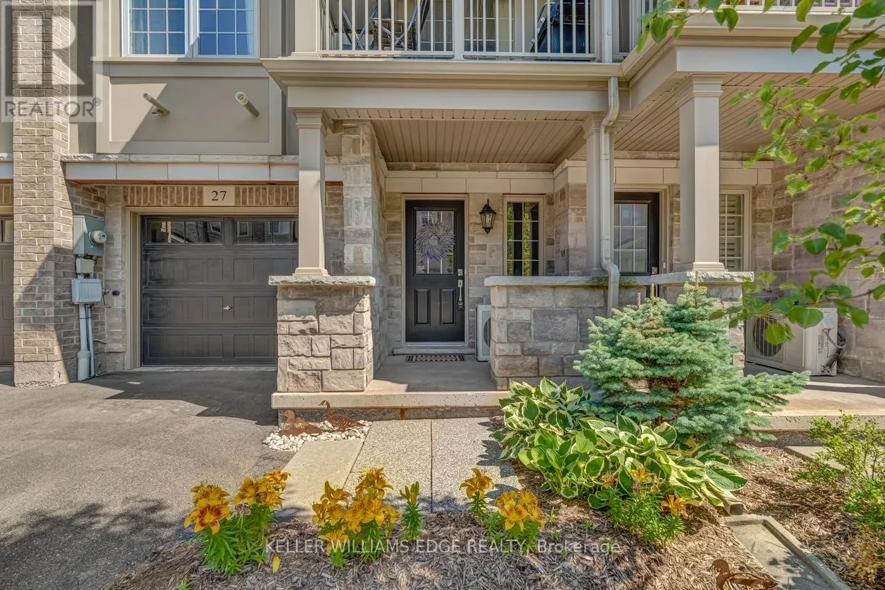 27 - 215 DUNDAS STREET E
