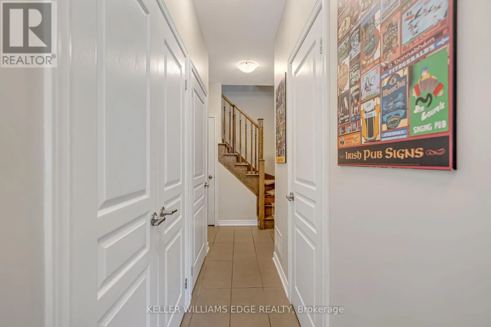 27 - 215 DUNDAS STREET E