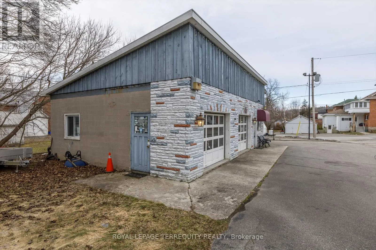 119 BRIDGE STREET W