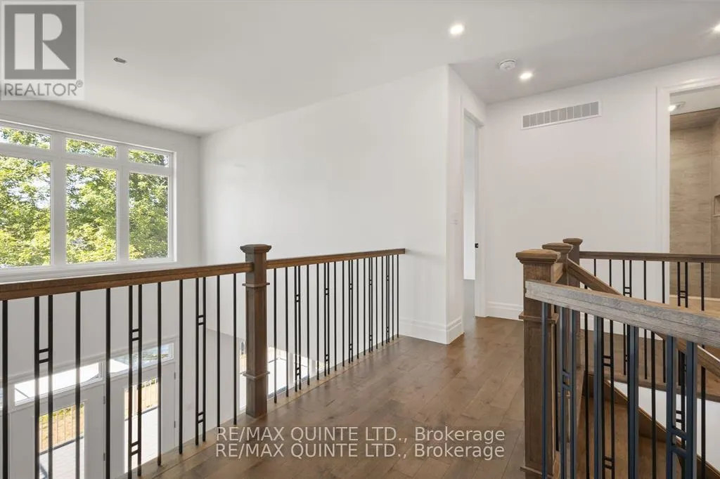 125 VILLENEUVE DRIVE