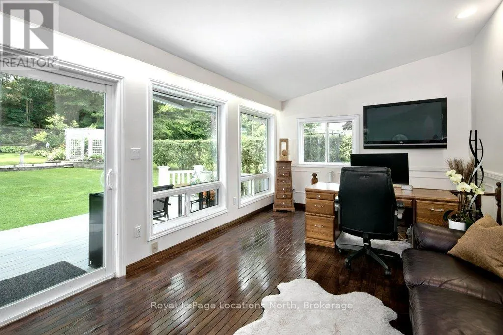 25 EDWIN STREET W