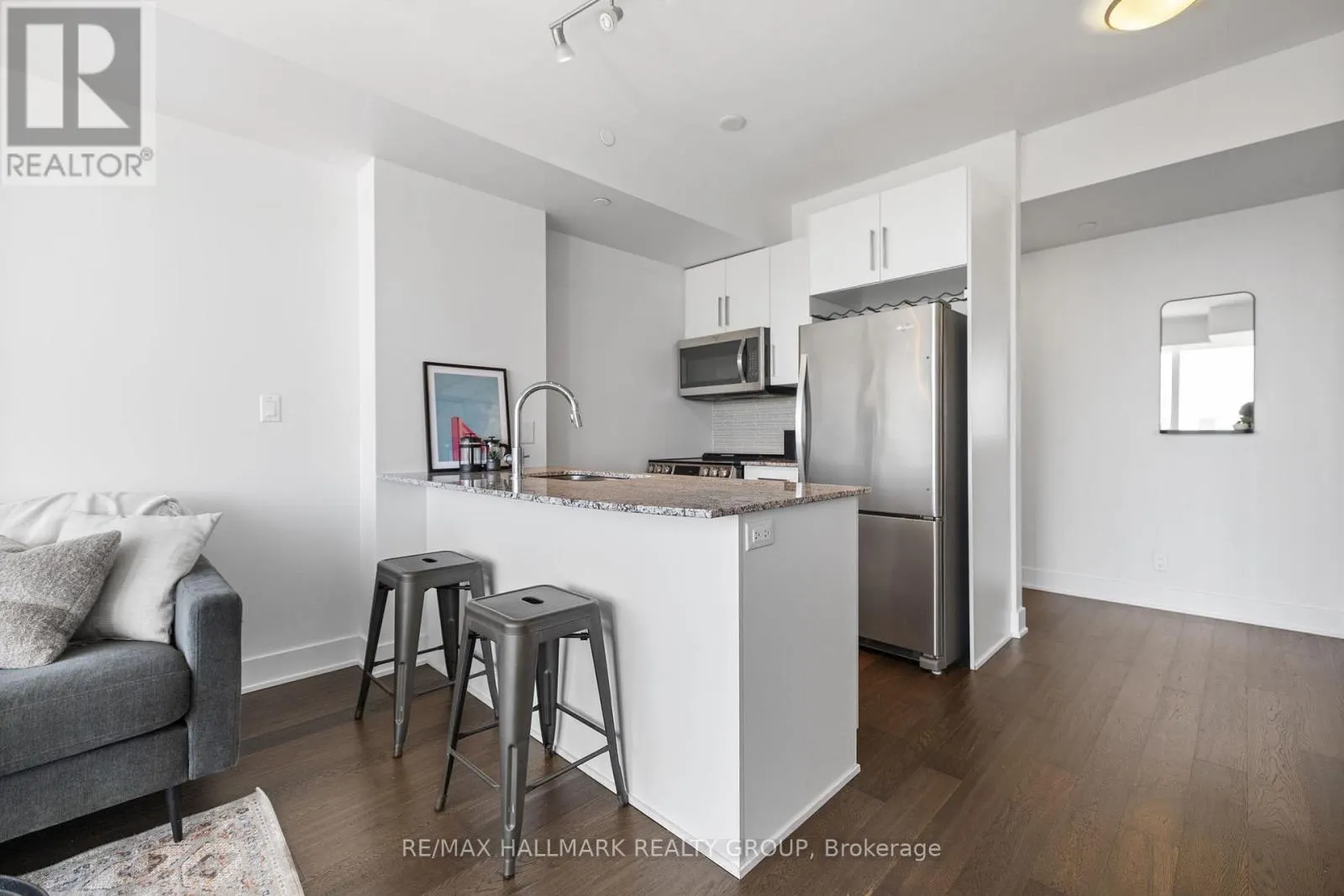 1906 - 485 RICHMOND ROAD