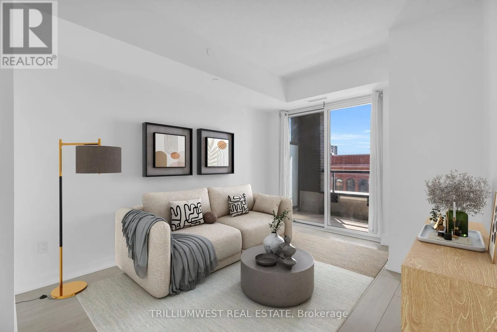 322 - 55 DUKE STREET W