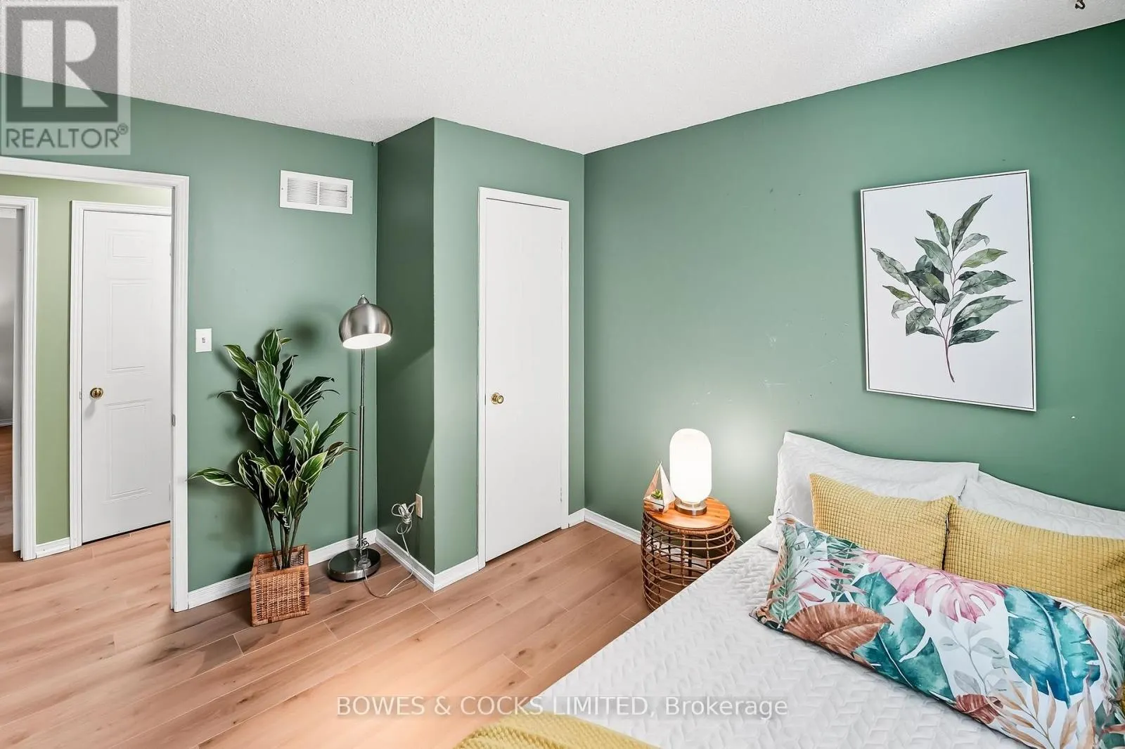 523 LAURIE AVENUE