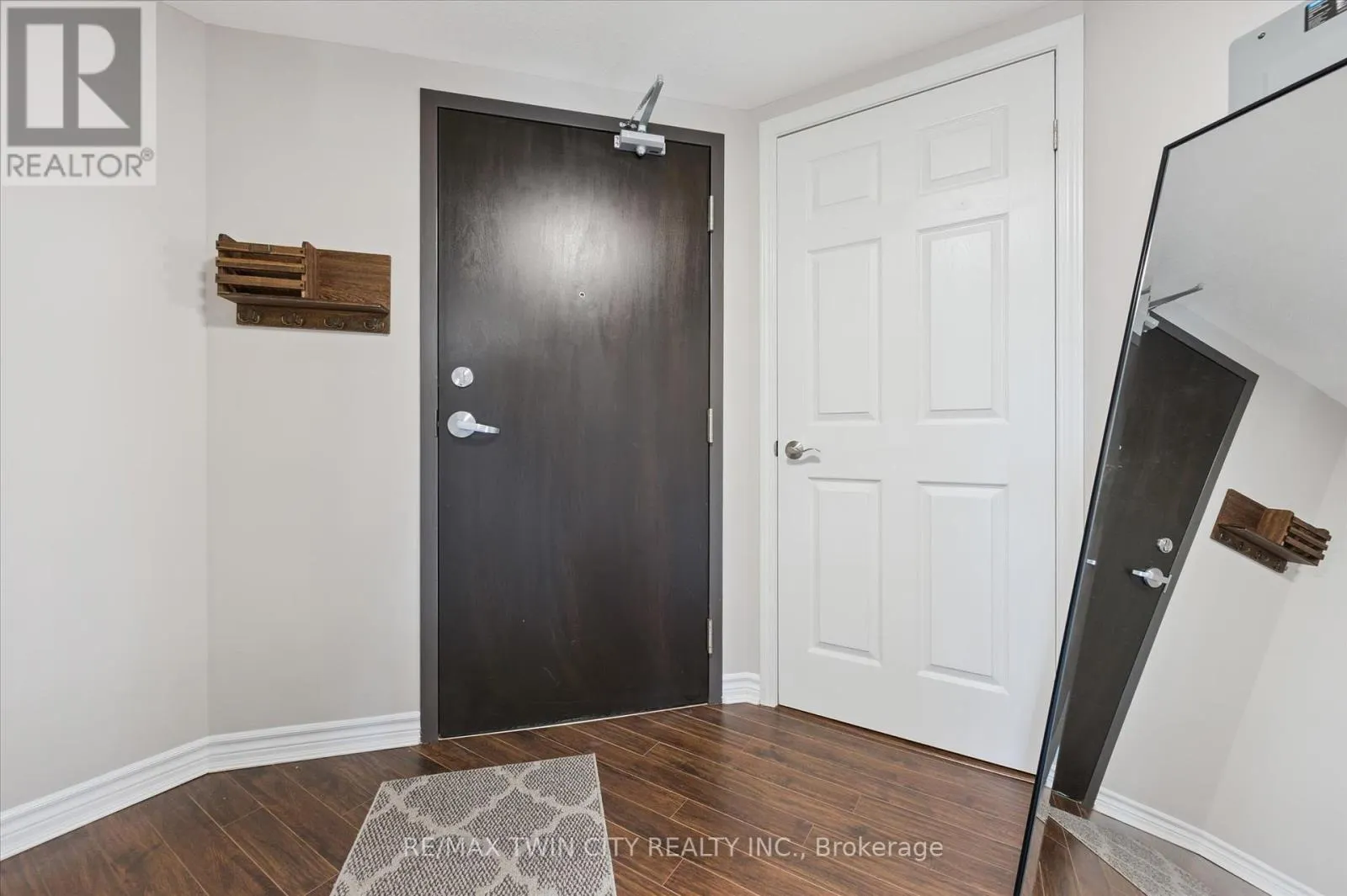 301 - 776 LAURELWOOD DRIVE