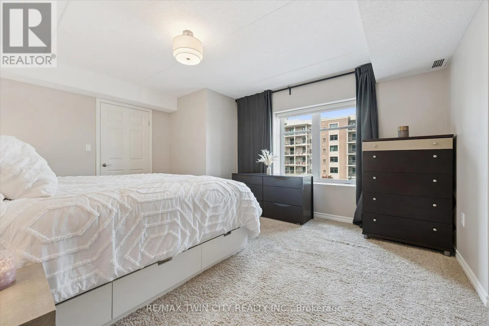 301 - 776 LAURELWOOD DRIVE