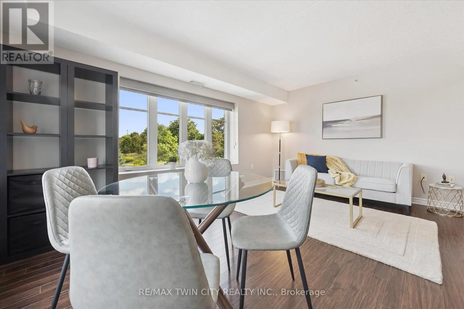 301 - 776 LAURELWOOD DRIVE