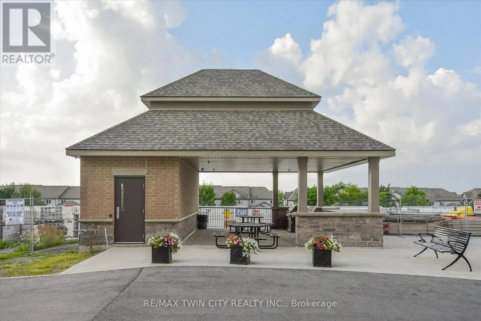 301 - 776 LAURELWOOD DRIVE