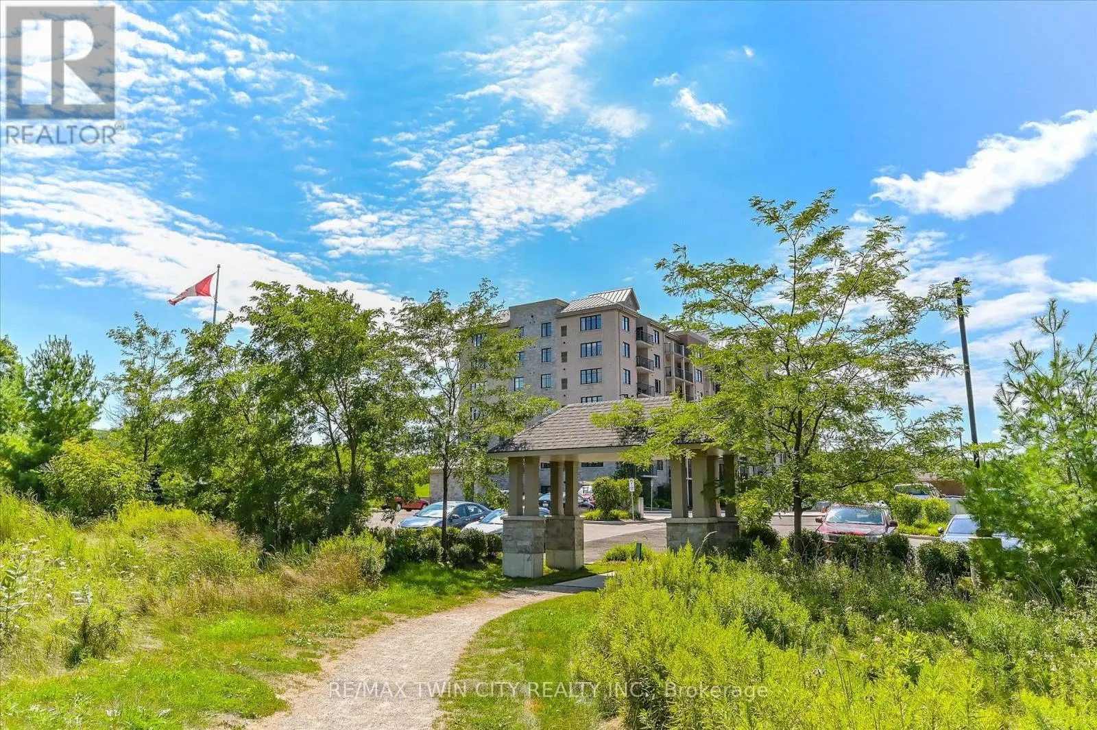 301 - 776 LAURELWOOD DRIVE