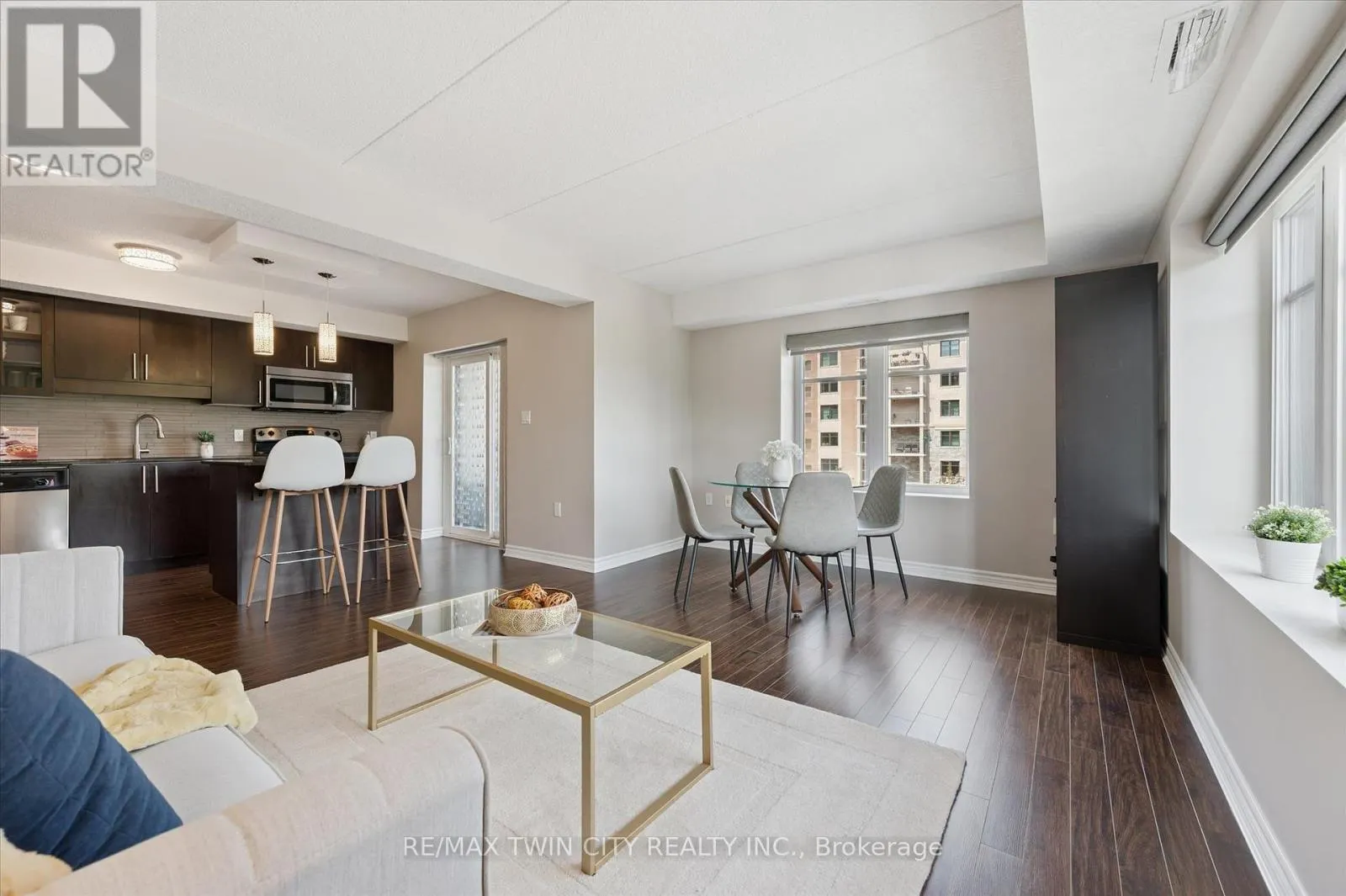 301 - 776 LAURELWOOD DRIVE