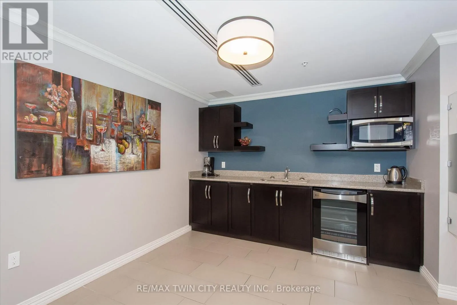 301 - 776 LAURELWOOD DRIVE