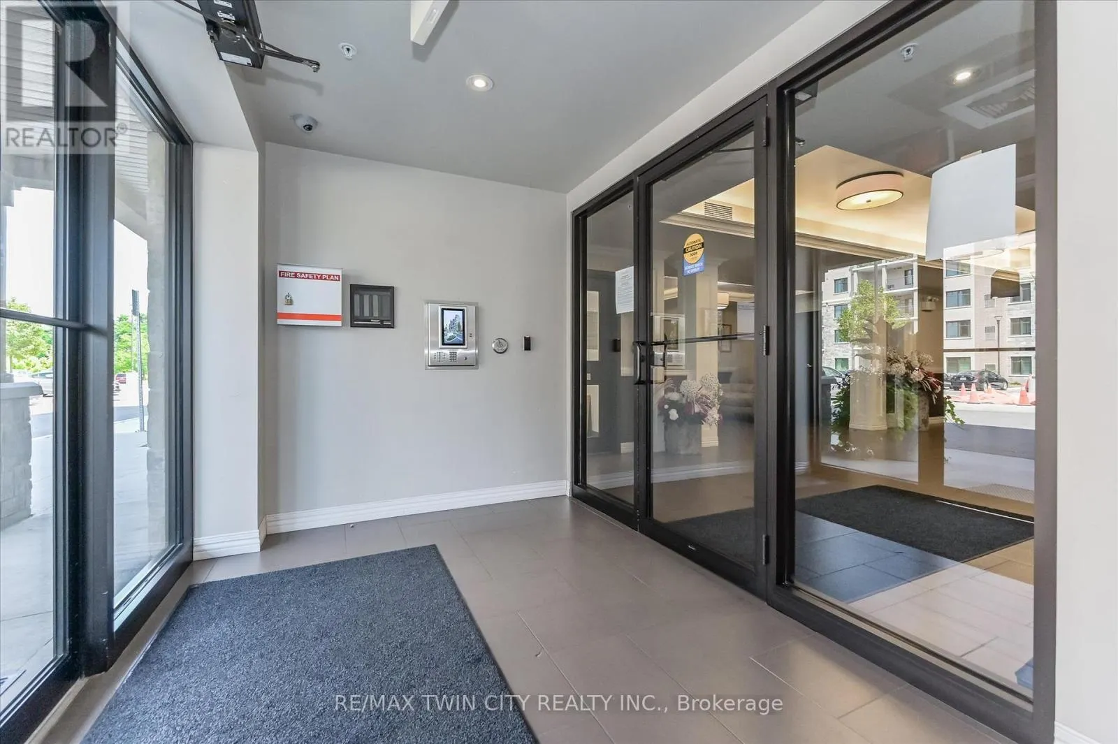 301 - 776 LAURELWOOD DRIVE